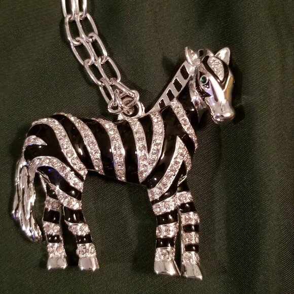 NWOT Large zebra necklace - Picture 5 of 12